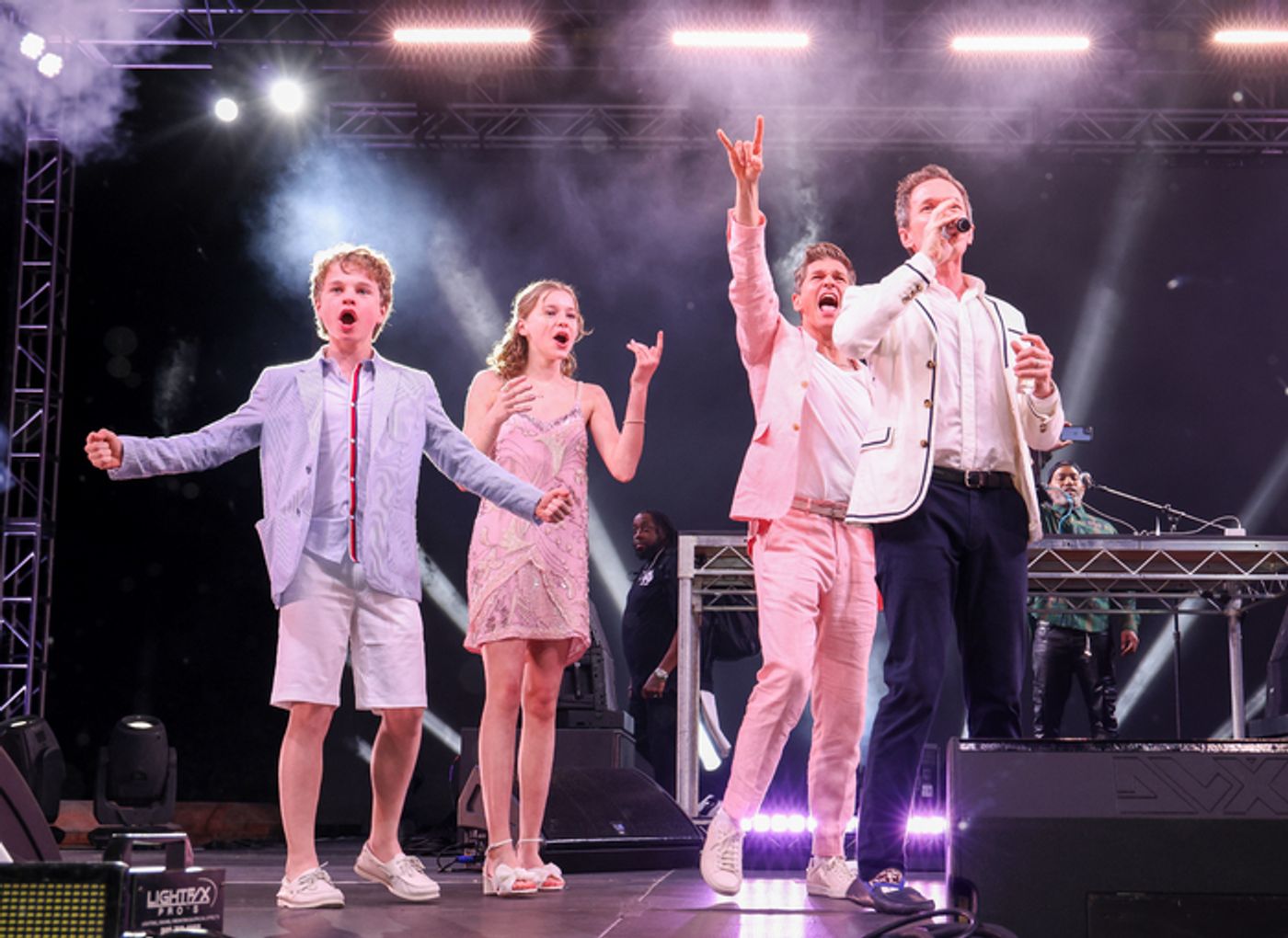 Photos: Neil Patrick Harris Hosts Atlantis New Year's Eve Celebration With Maroon 5, Nelly & More  Image