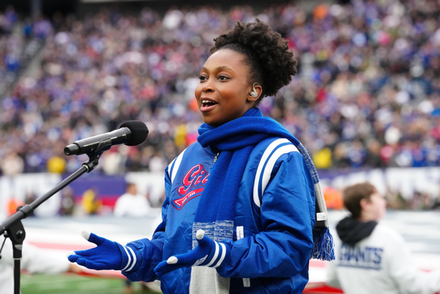 Photos & Video: THE WIZ's Nichelle Lewis Sings the National Anthem at the New York Giants Game  Image