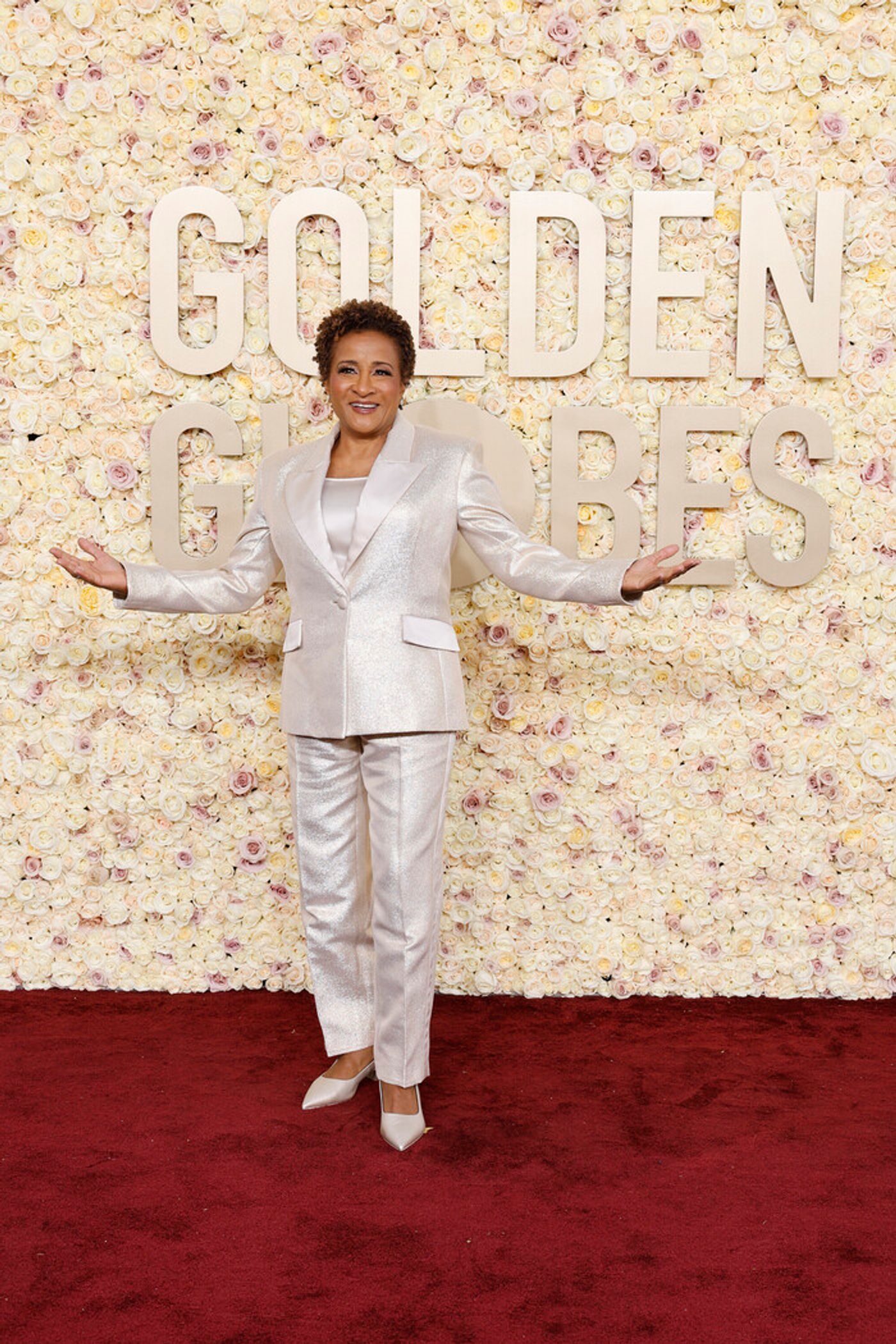 Photos: Inside the Golden Globes With Emma Stone, Taylor Swift & More  Image