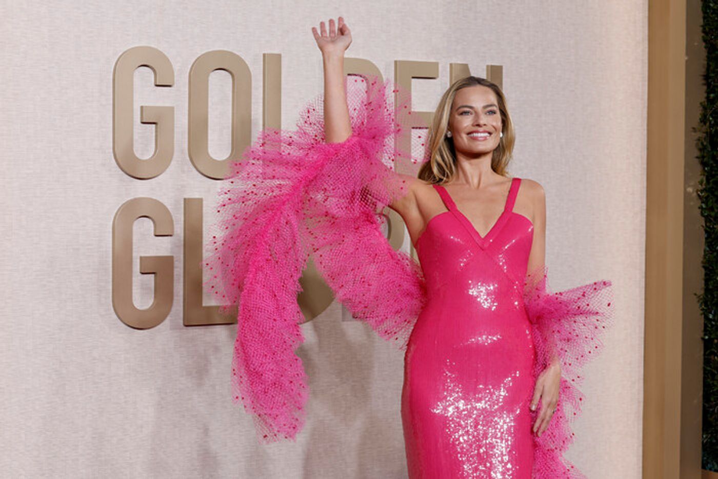 Photos: Inside the Golden Globes With Emma Stone, Taylor Swift & More  Image