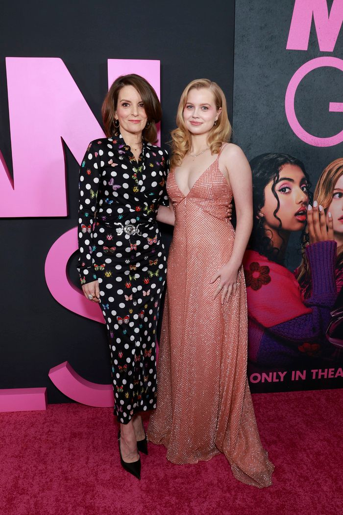 Photos: Inside the MEAN GIRLS Premiere With Tina Fey, Lindsay Lohan, Reneé Rapp & More — photo 53 of 60
