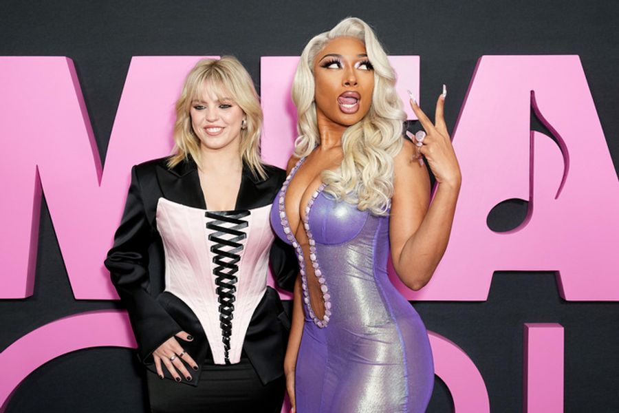 Photos: Inside the MEAN GIRLS Premiere With Tina Fey, Lindsay Lohan, Reneé Rapp & More Image