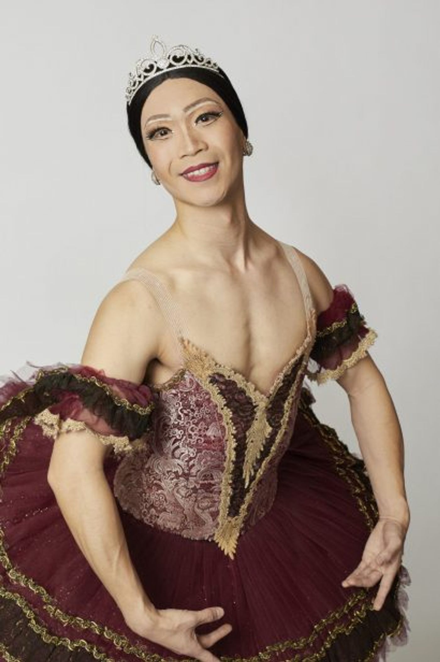 Interview: Shohei Iwahama of LES BALLETS TROCKADERO DE MONTE CARLO  Image