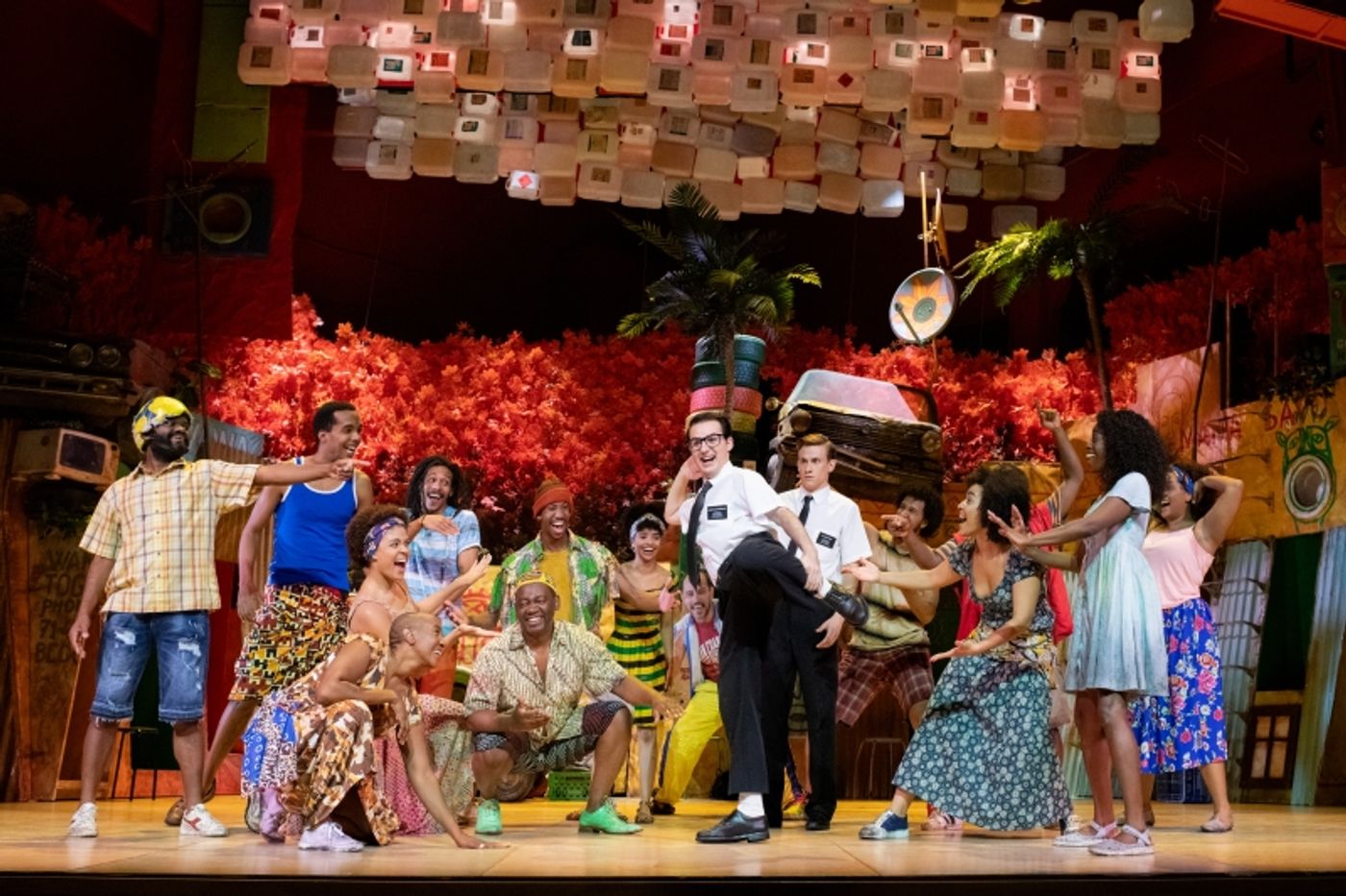 THE BOOK OF MORMON cumple 100 funciones THE BOOK OF MORMON cumple 100 funciones Image