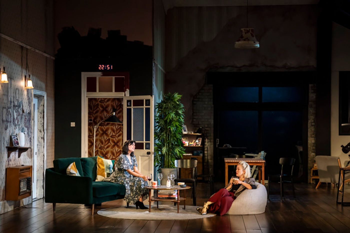 Photos: First Look at the UK Tour of 2:22 - A GHOST STORY  Image