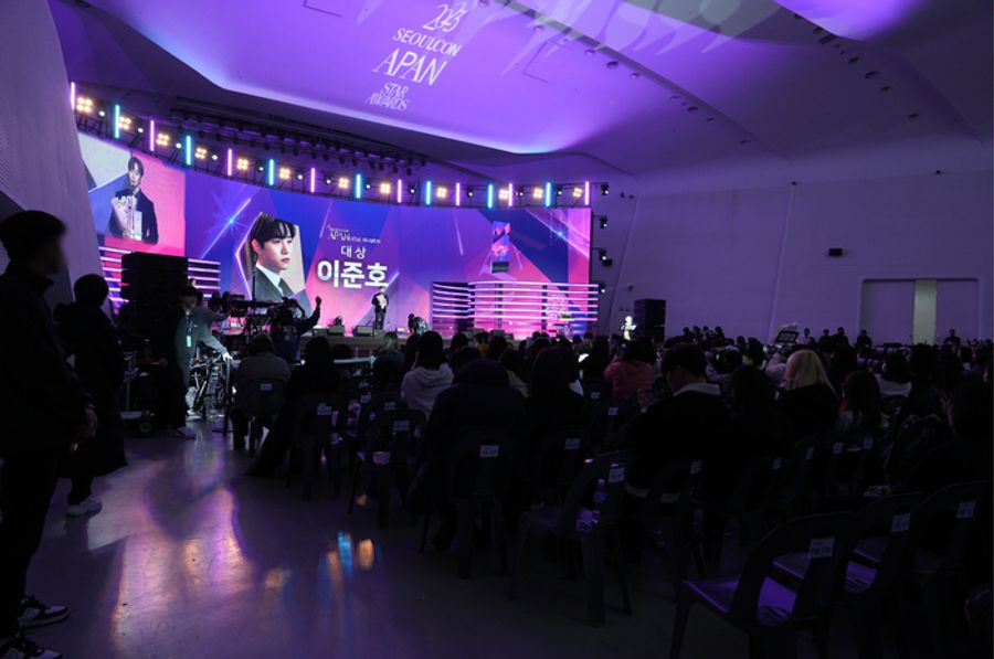 Photos: Jay Park, Chung Ha, and More Ring in the New Year at SEOULCon Image