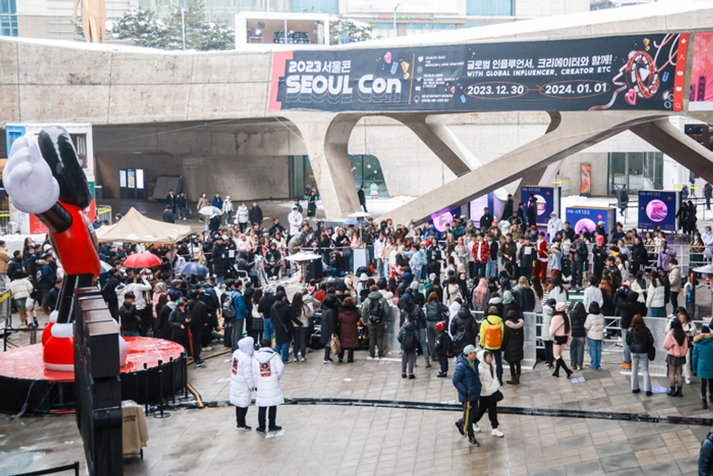 Photos: Jay Park, Chung Ha, and More Ring in the New Year at SEOULCon  Image