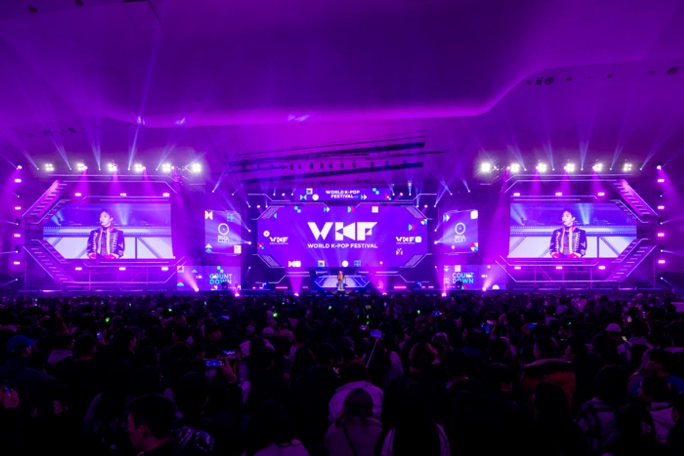 Photos: Jay Park, Chung Ha, and More Ring in the New Year at SEOULCon  Image