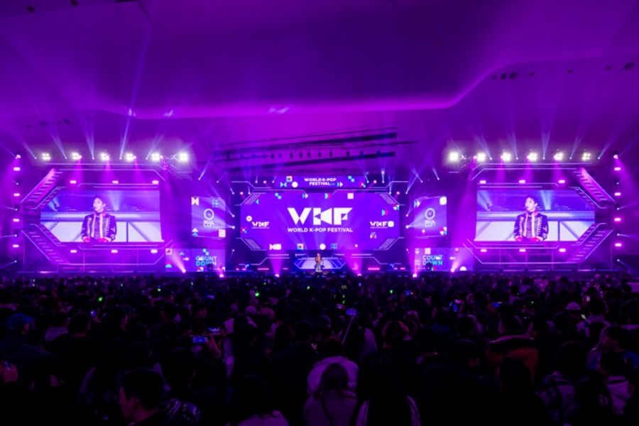 Photos: Jay Park, Chung Ha, and More Ring in the New Year at SEOULCon  Image