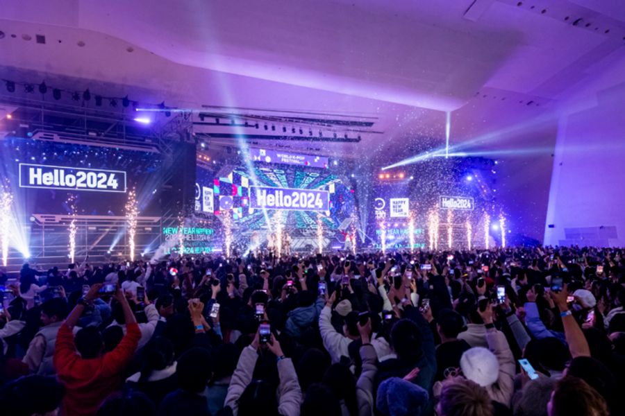 Photos: Jay Park, Chung Ha, and More Ring in the New Year at SEOULCon  Image