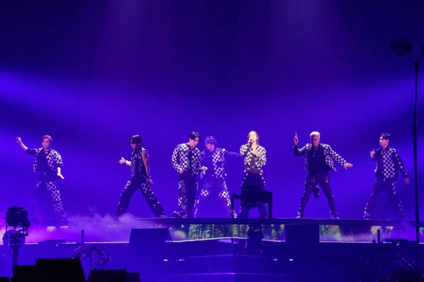 Review: J SOUL BROTHERS Ⅲ PRESENTS “JSB LAND” at Kyosera Dome (Osaka) Review: J SOUL BROTHERS Ⅲ PRESENTS “JSB LAND” at Kyosera Dome (Osaka) Image