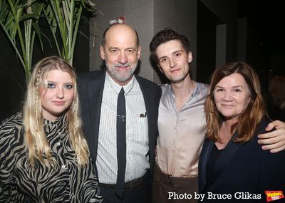 Poppy Edwards, Anthony Edwards, Bailey Edwards and Mare Winningham Photo