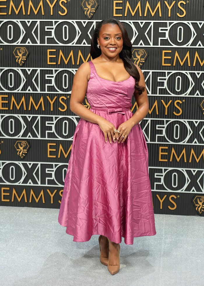 Photos: Inside the 75th Emmy Award With Niecy Nash-Betts, Jennifer Coolidge & More — photo 21 of 40