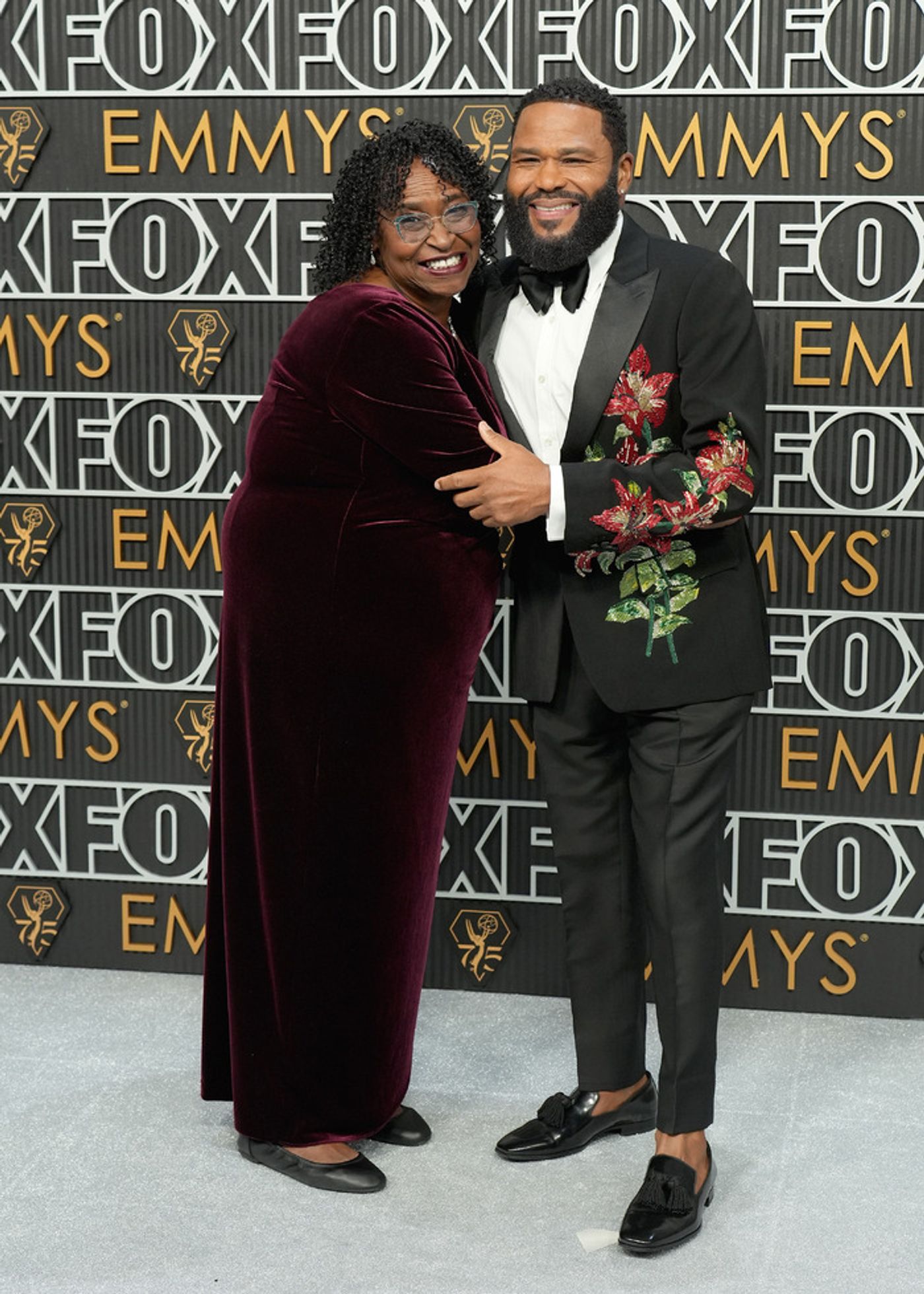 Photos: Inside the 75th Emmy Award With Niecy Nash-Betts, Jennifer Coolidge & More Photos: Inside the 75th Emmy Award With Niecy Nash-Betts, Jennifer Coolidge & More Image