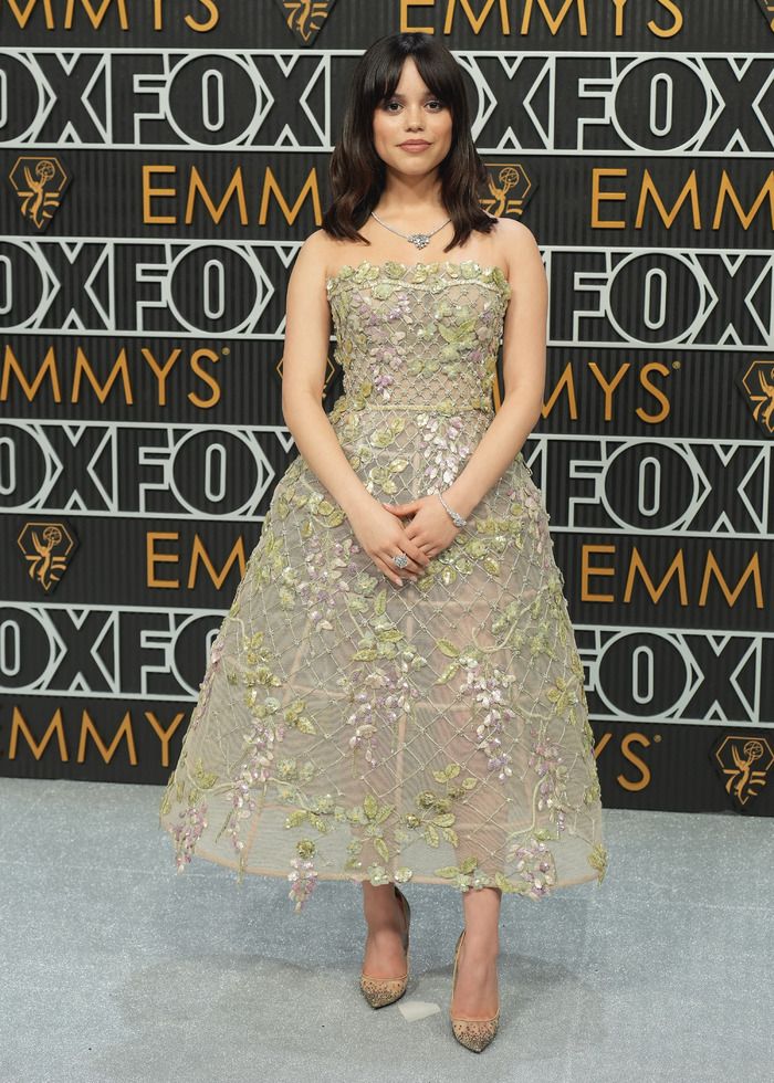 Photos: Inside the 75th Emmy Award With Niecy Nash-Betts, Jennifer Coolidge & More — photo 8 of 40