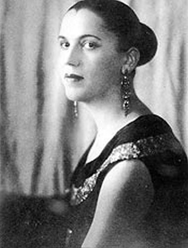 Brazilian Diva Claudia Raia Portrays Iconic Painter TARSILA DO AMARAL in a New Musical  Image