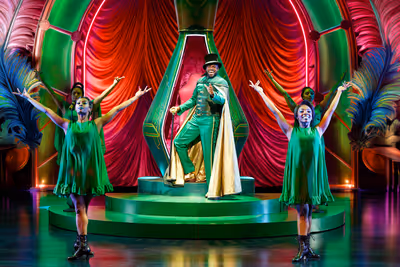 Wayne Brady and the Company of THE WIZ Photo