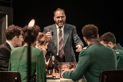 Ralph Fiennes and company Photo