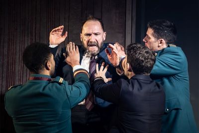Ralph Fiennes and company Photo