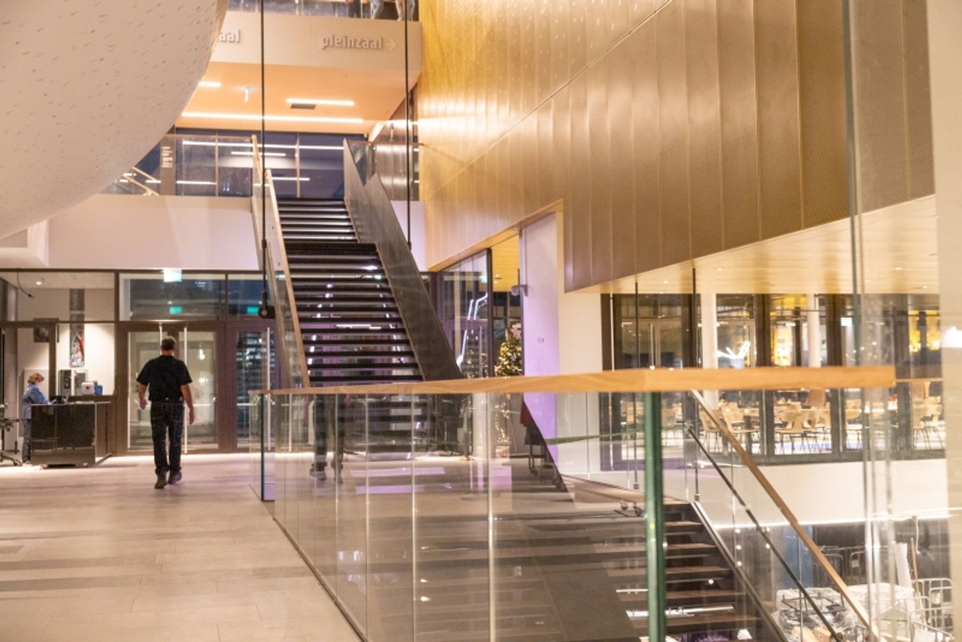 Feature: KONING WILLEM ALEXANDER OPENT HET NIEUWE THEATER OP VRIJDAG 1 MAART! Feature: KONING WILLEM ALEXANDER OPENT HET NIEUWE THEATER OP VRIJDAG 1 MAART! Image