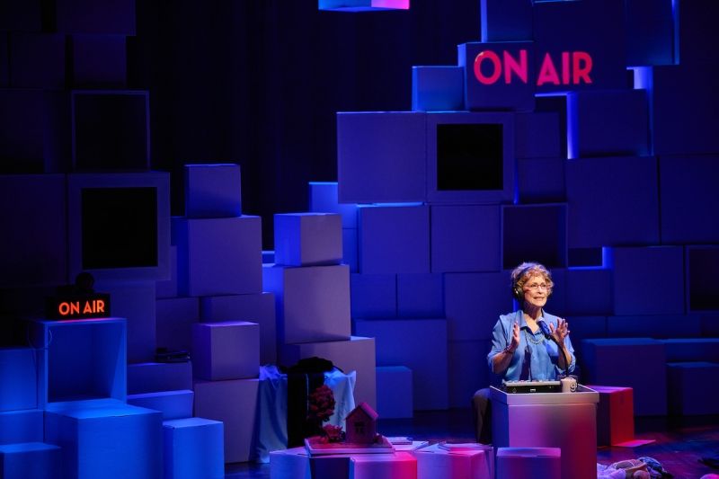Review: BECOMING DR. RUTH At Village Theatre  Image
