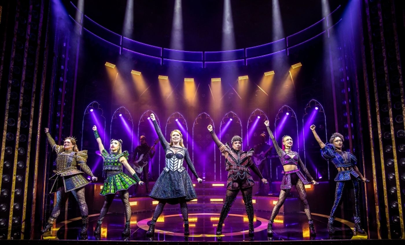Review: SIX, Vaudeville Theatre  Image