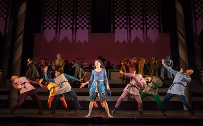 Sutton Foster and cast Photo