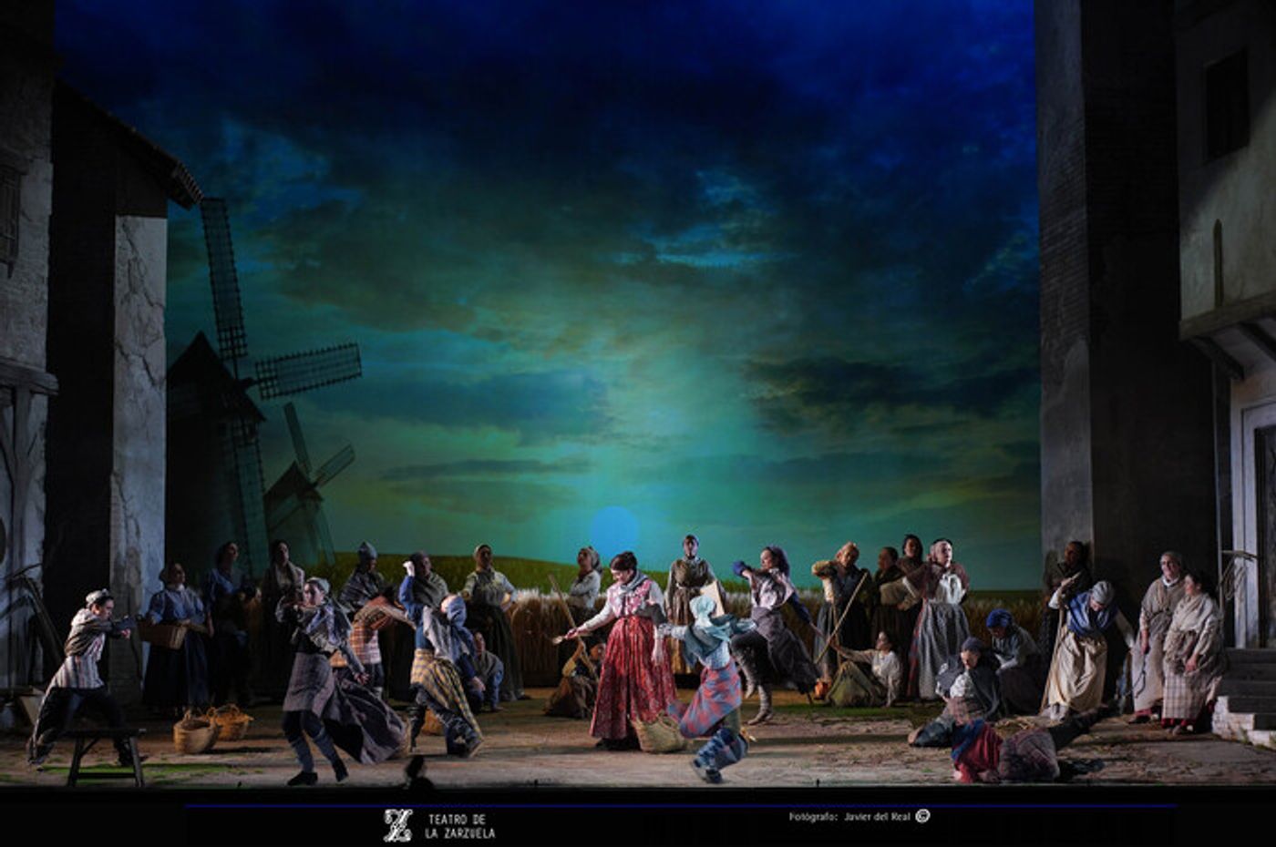 PHOTOS: No te pierdas las imágenes de LA ROSA DEL AZAFRÁN en el Teatro de la Zarzuela PHOTOS: No te pierdas las imágenes de LA ROSA DEL AZAFRÁN en el Teatro de la Zarzuela Image