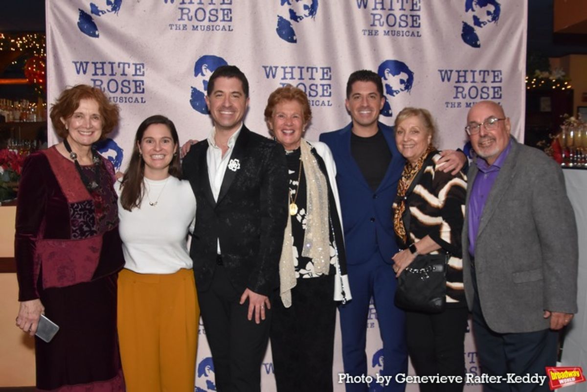 Annie Dewey, Annie Nunziata, Will Nunziata, Fran Nunziata, Anthony Nunziata, Jo Rossicone and Greg Rossicone at 