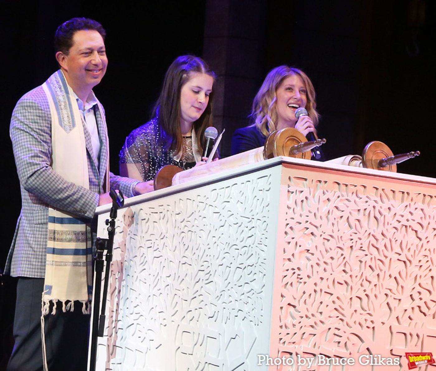Photos: Debra Messing, Shoshana Bean, Tovah Feldshuh & More Celebrate SHABBAT ON BROADWAY  Image