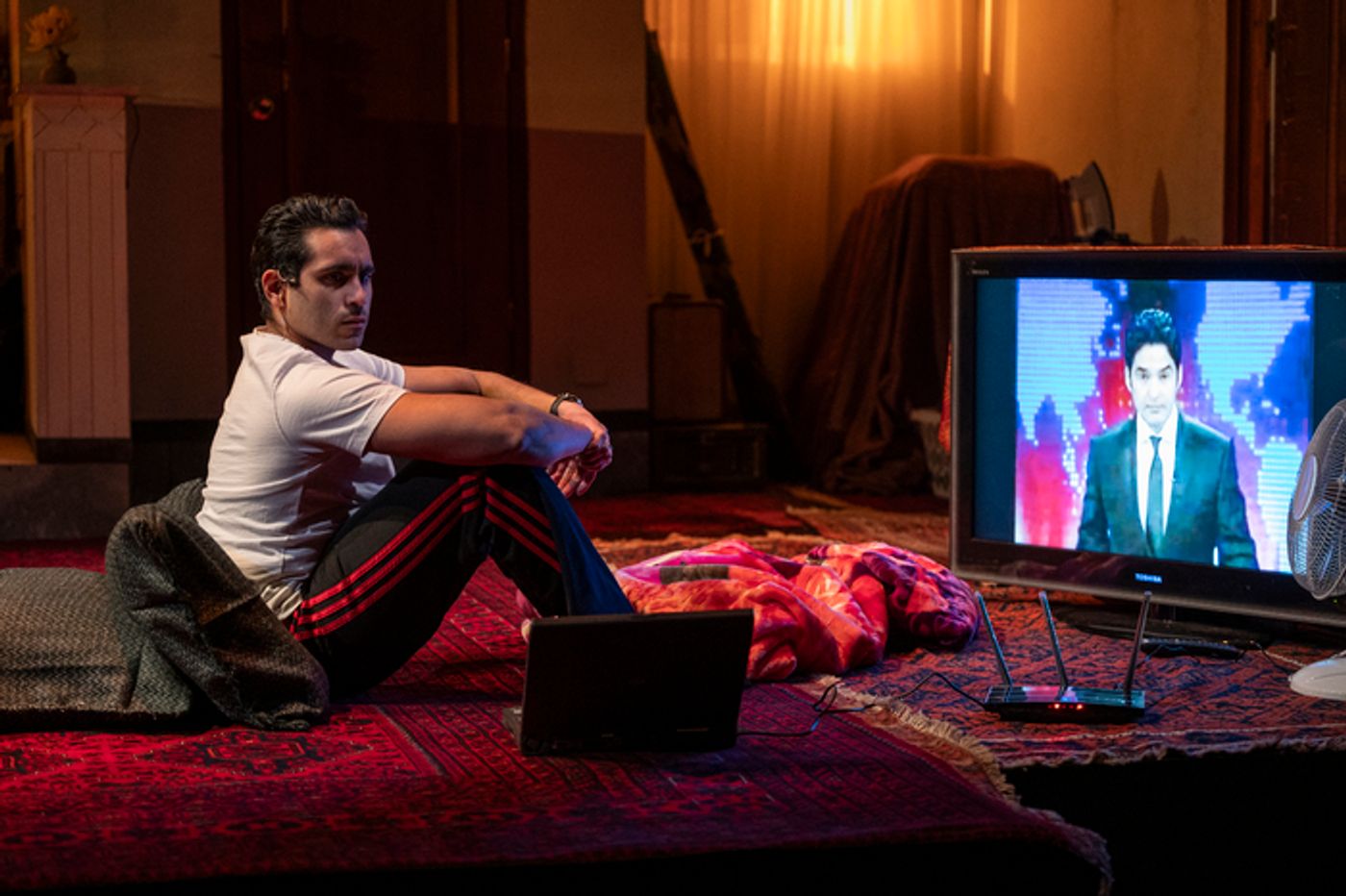 Photos: First Look At Pulitzer Prize-Winning SELLING KABUL At Northlight Theatre  Image