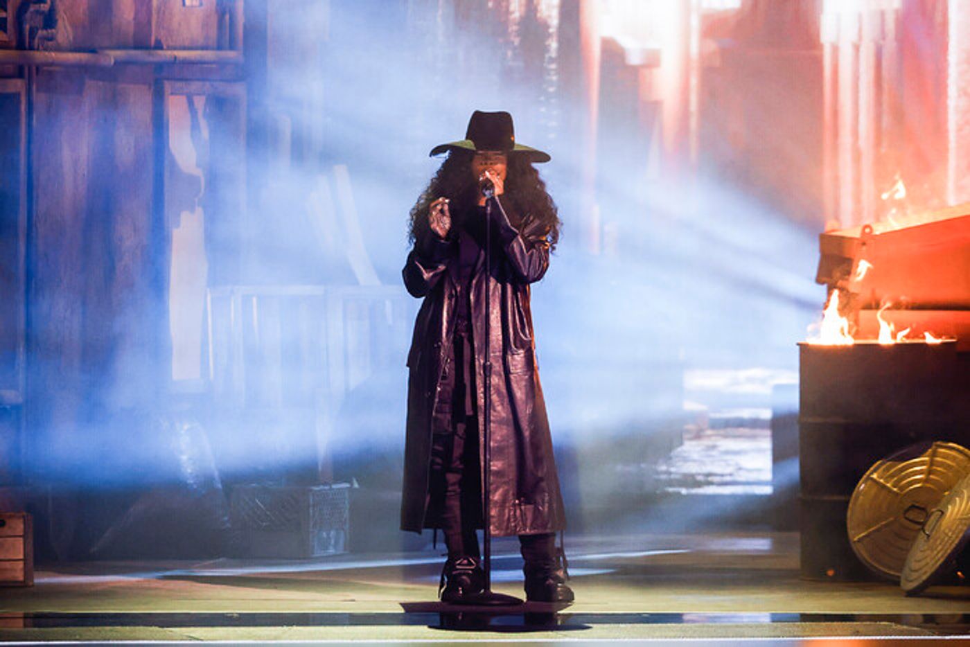 Photos: Inside the GRAMMYs With Taylor Swift, Miley Cyrus, Beyoncé & More  Image