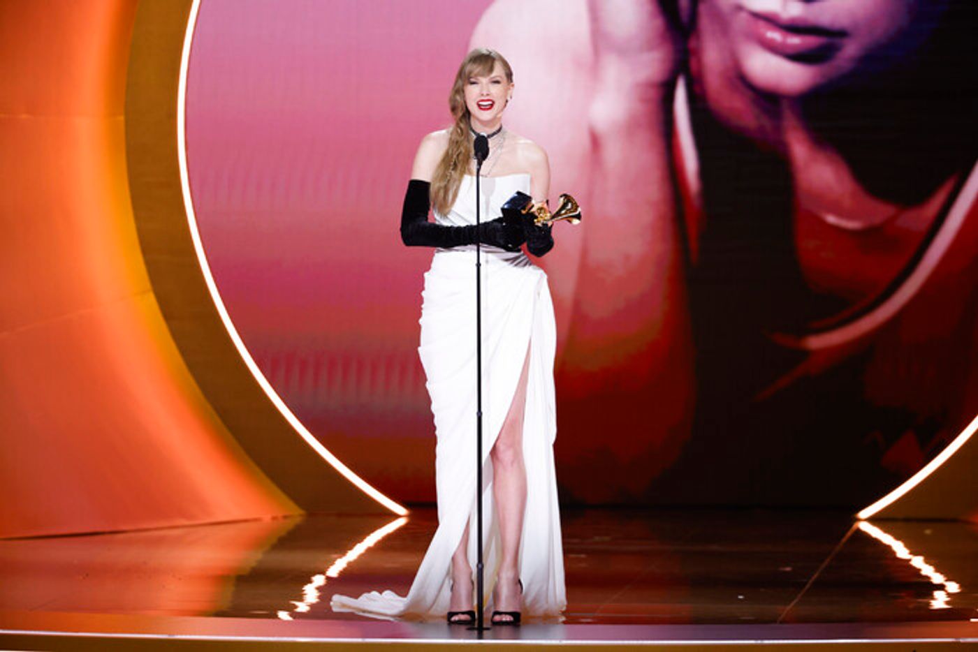 Photos: Inside the GRAMMYs With Taylor Swift, Miley Cyrus, Beyoncé & More  Image