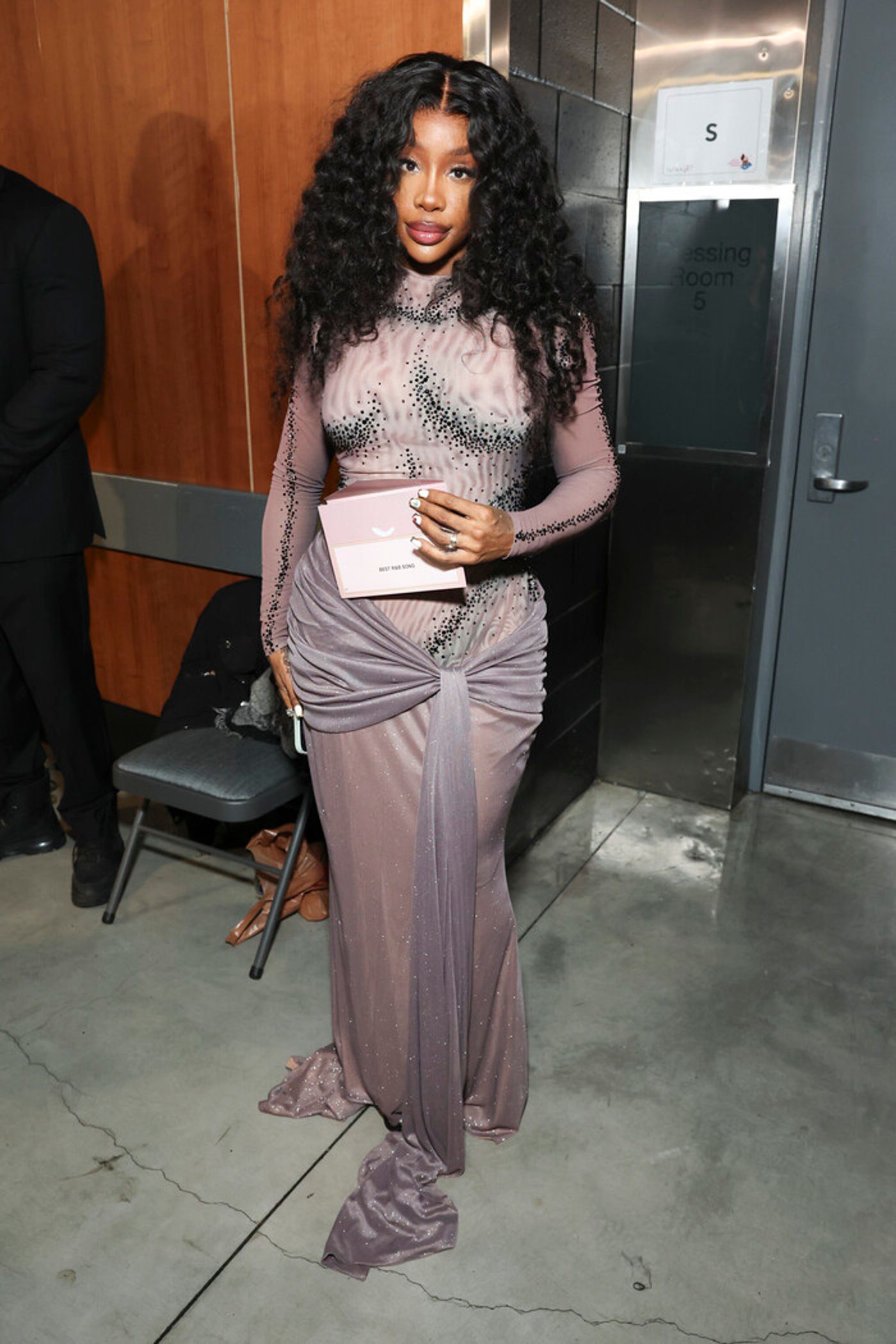 Photos: Inside the GRAMMYs With Taylor Swift, Miley Cyrus, Beyoncé & More  Image