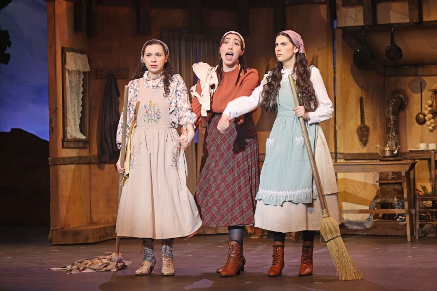 Review: The Gateway Playhouse's Production of FIDDLER ON THE ROOF is a 'Wonder of Wonders'  Image
