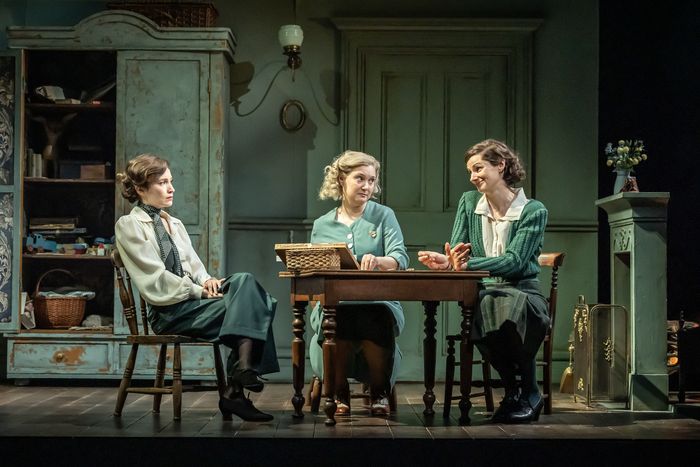Photos: First Look At DEAR OCTOPUS At The National Theatre — photo 5 of 8