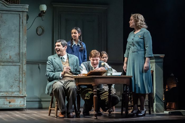 Photos: First Look At DEAR OCTOPUS At The National Theatre — photo 7 of 8