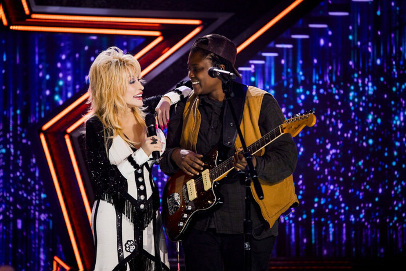 Photos: First Look at DOLLY PARTON'S PET GALA on CBS With Jane Lynch, Iain Armitage & More  Image