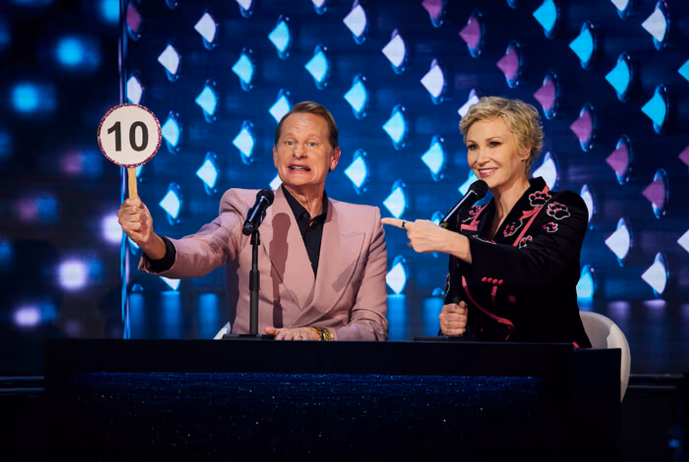 Photos: First Look at DOLLY PARTON'S PET GALA on CBS With Jane Lynch, Iain Armitage & More  Image