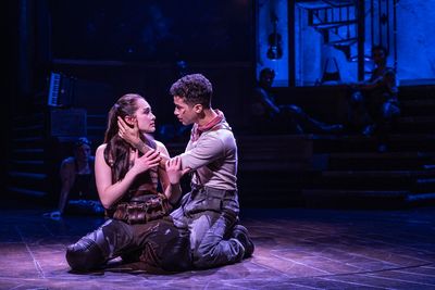 Lola Tung and Jordan Fisher  Photo