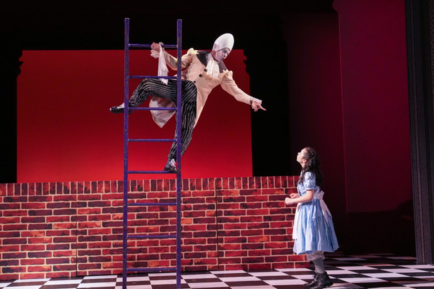 Photos: First Look at Children's Theatre Company's ALICE IN WONDERLAND  Image