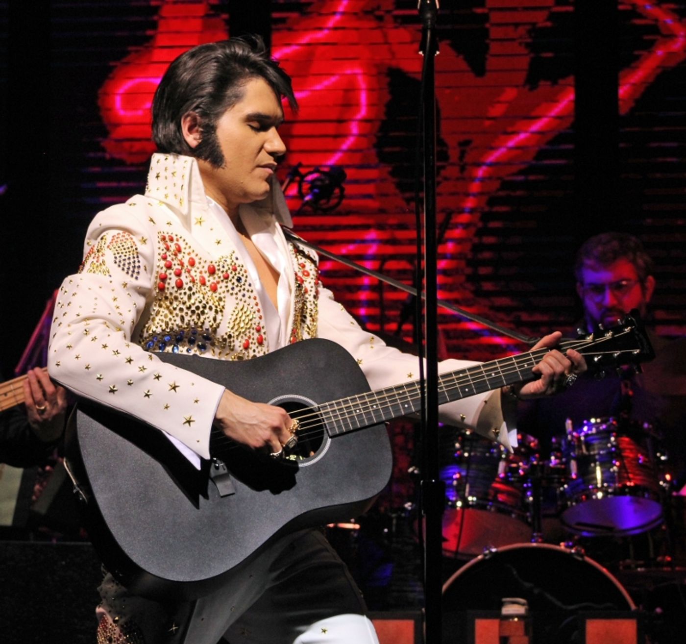 Review: ALOHA FROM VEGAS at New Theatre & Restaurant  Image