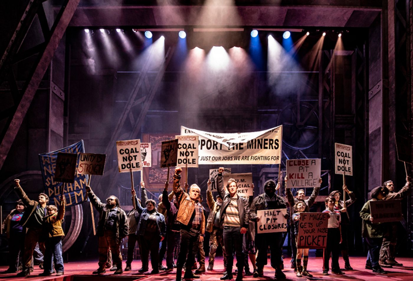 Photos: First Look at BILLY ELLIOT at Paramount Theatre  Image