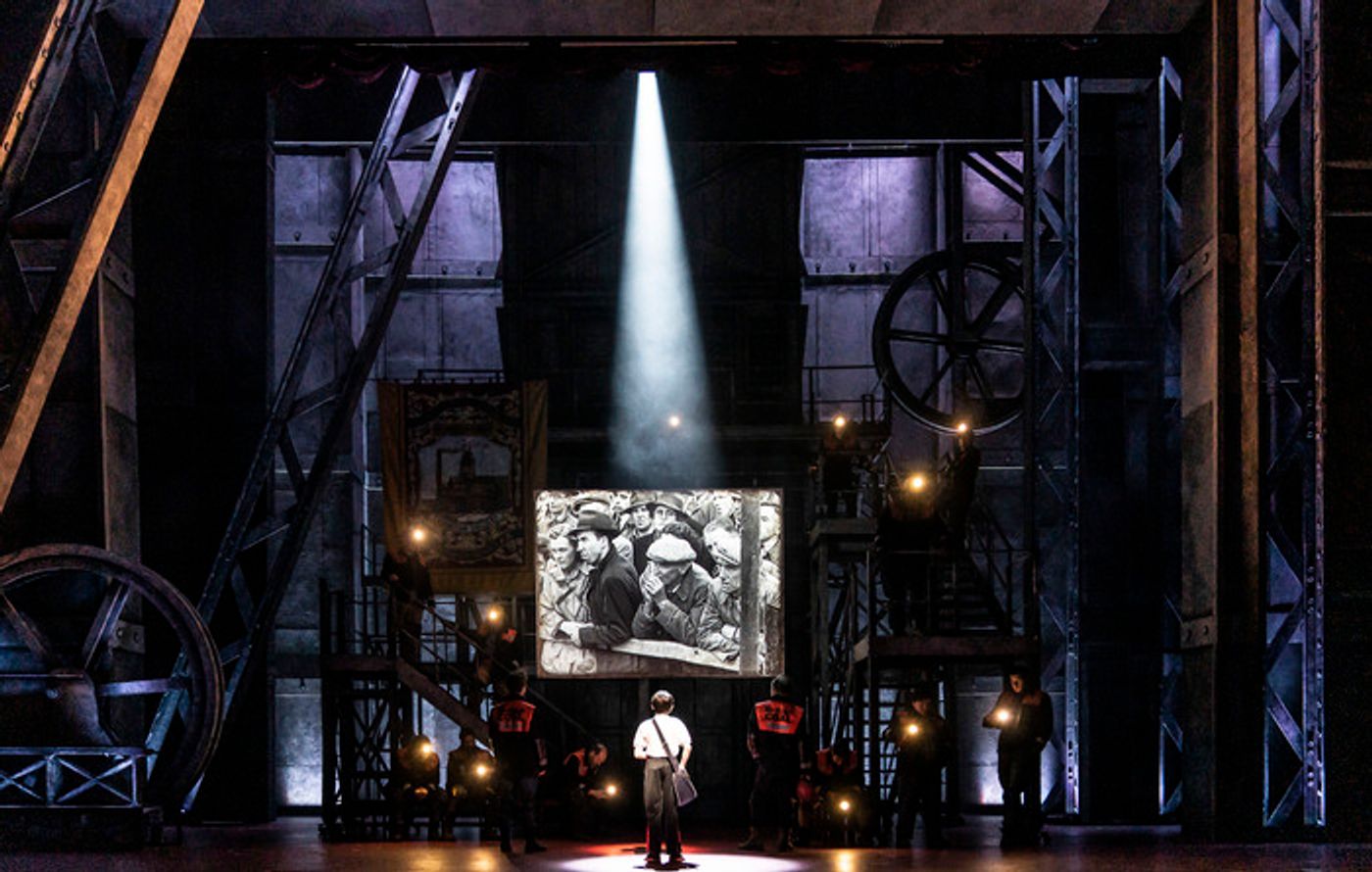 Photos: First Look at BILLY ELLIOT at Paramount Theatre  Image