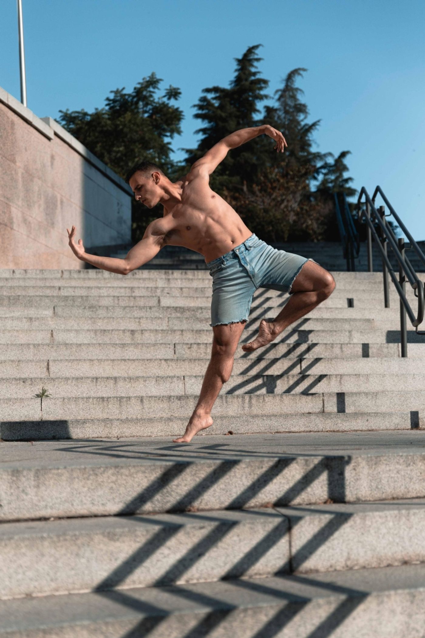 Gustavo Núñez se une al reparto de MOULIN ROUGE! en Colonia  Image