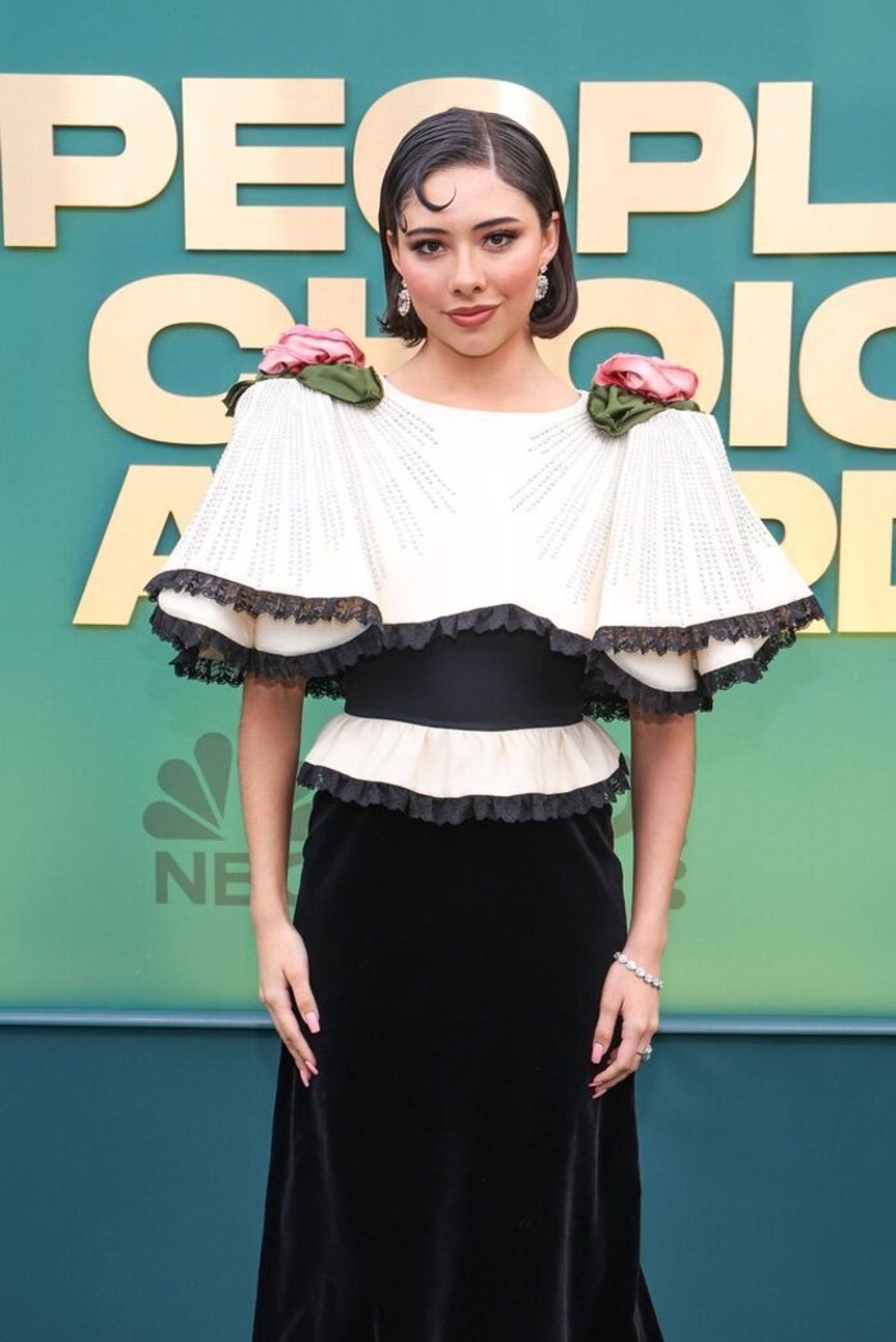 Photos: Inside the People's Choice Awards With Rachel Zegler, Halle Bailey & More  Image