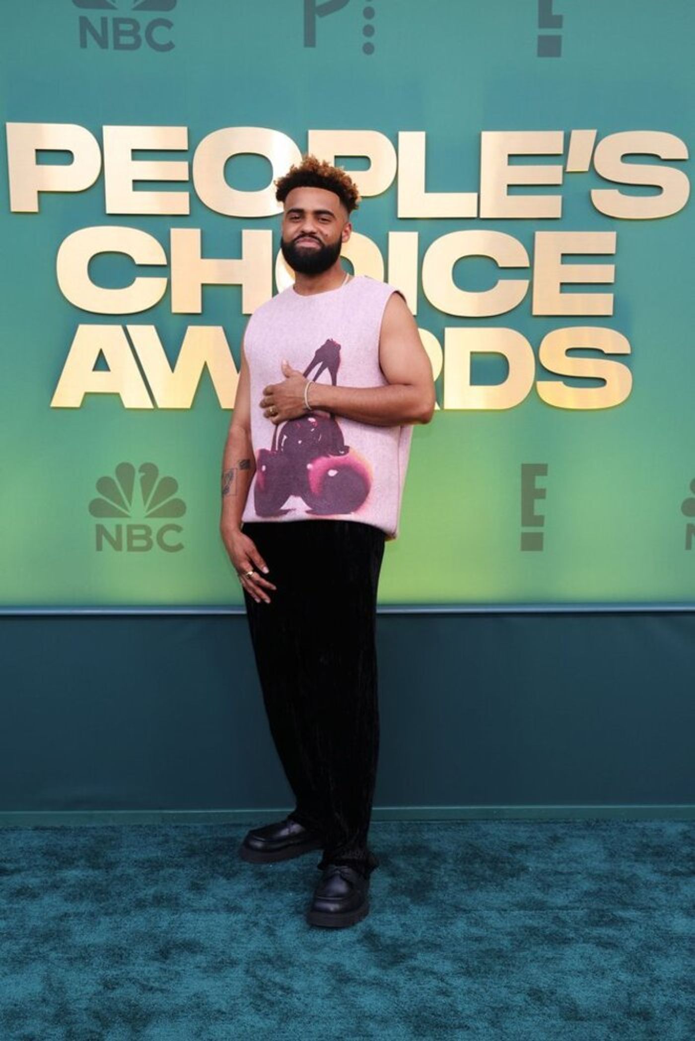 Photos: Inside the People's Choice Awards With Rachel Zegler, Halle Bailey & More  Image