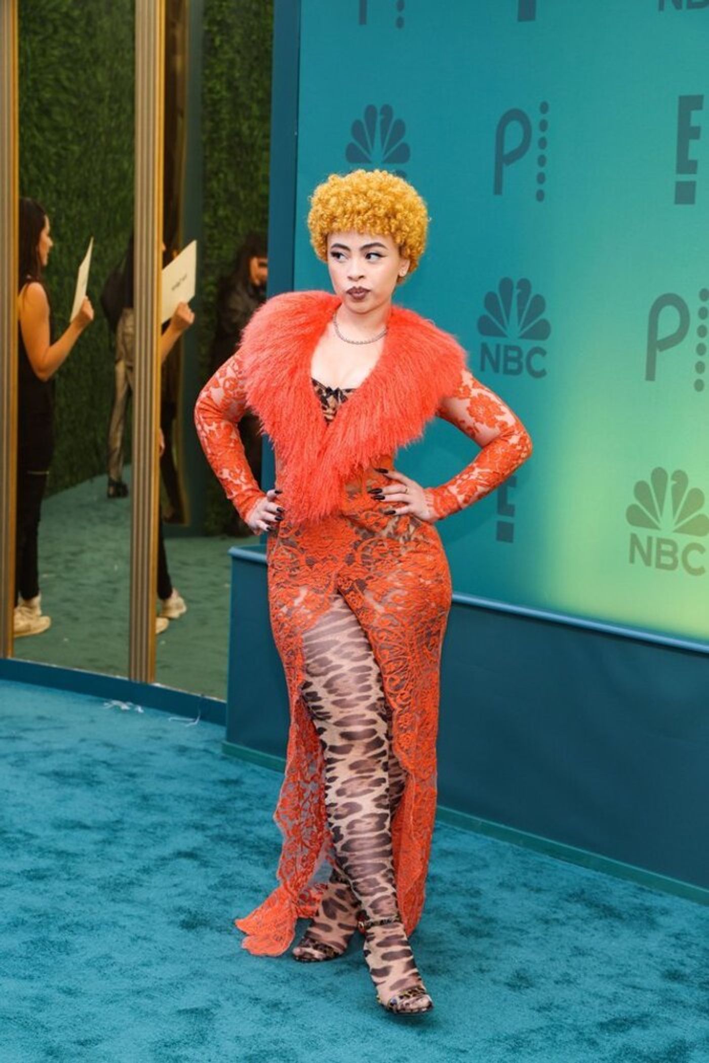 Photos: Inside the People's Choice Awards With Rachel Zegler, Halle Bailey & More  Image