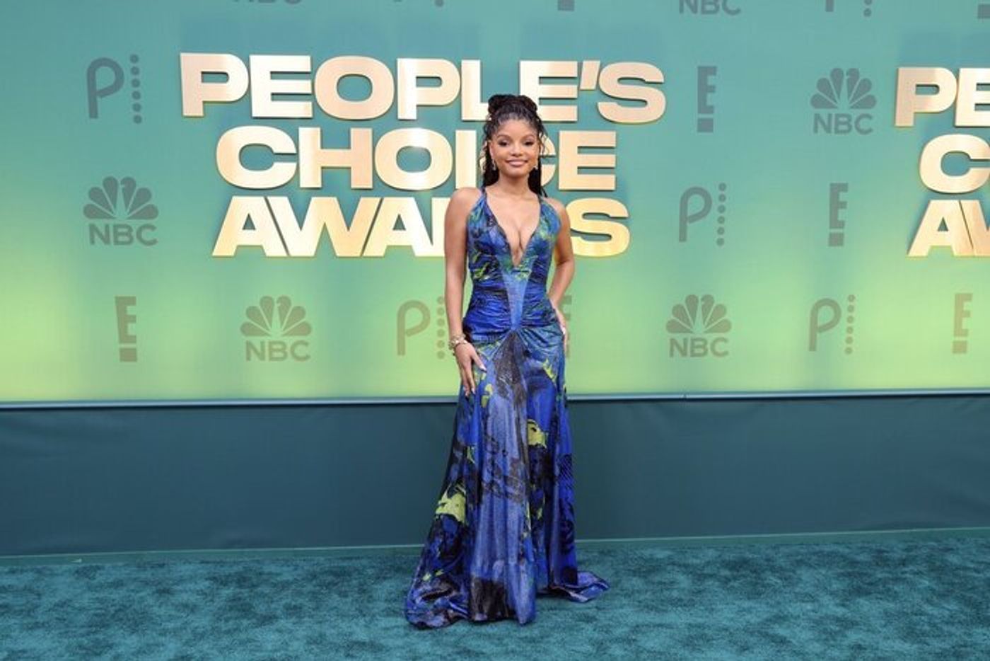 Photos: Inside the People's Choice Awards With Rachel Zegler, Halle Bailey & More  Image