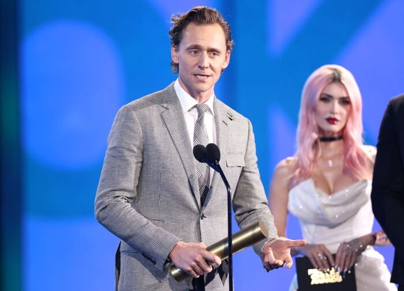 Photos: Inside the People's Choice Awards With Rachel Zegler, Halle Bailey & More  Image